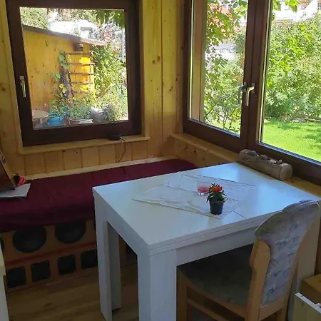 Kleine Im Ort Trotzdem Im Gruenen Und Ruhige Lage Grosser Garten Διαμέρισμα